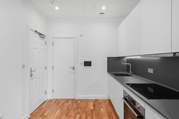 Flat To Rent In Flat Canfield Gardens, NW6