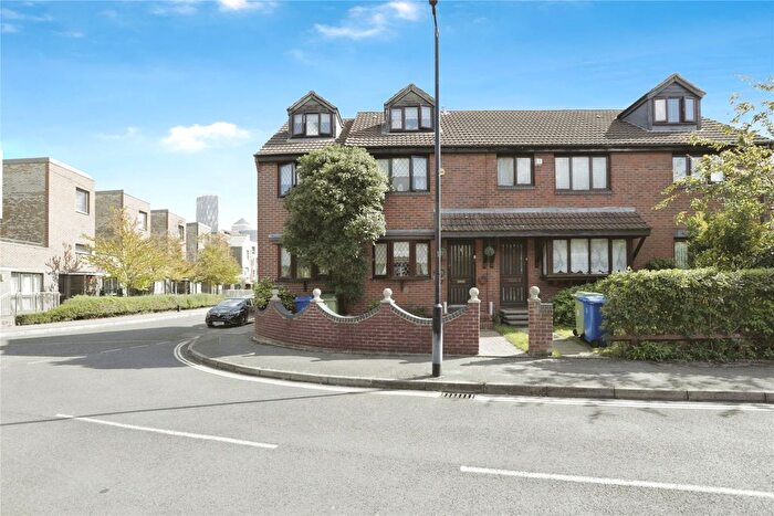 5 Bedroom Semi-detached House For Sale In Somerford Way, London, SE16