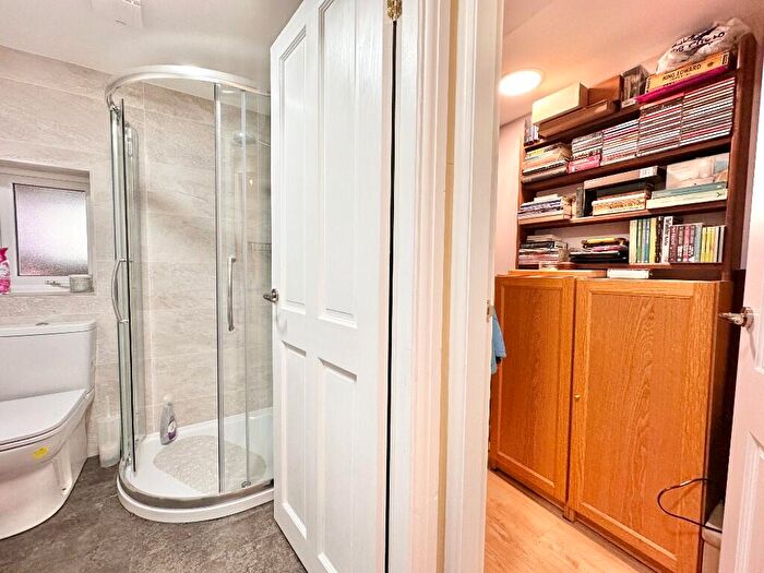 3 Bedroom Detached House For Sale In Craddock Road, Sale, Trafford, Greater Manchester, M33