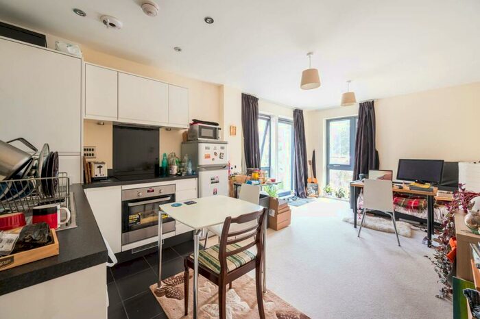 1 Bedroom Flat To Rent In Fisher Close, Rotherhithe, London, SE16