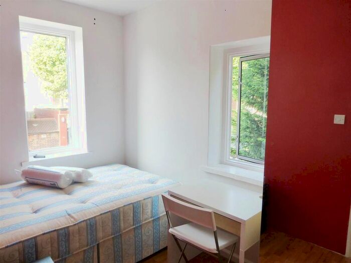 4 Bedroom Flat To Rent In Old Oak Common Lane, London, W3