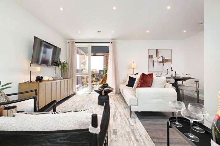 3 Bedroom Apartment For Sale In Canalside Quarter, Oxford, Oxfordshire, OX2