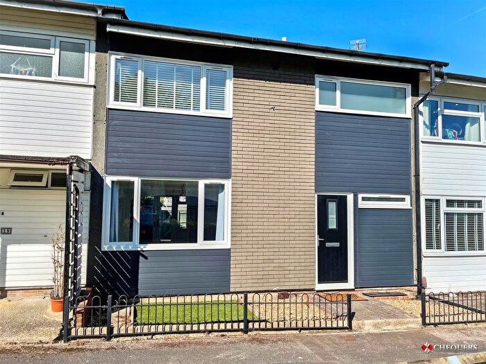 3 Bedroom Terraced House For Sale In West Ham Close, Basingstoke, RG22