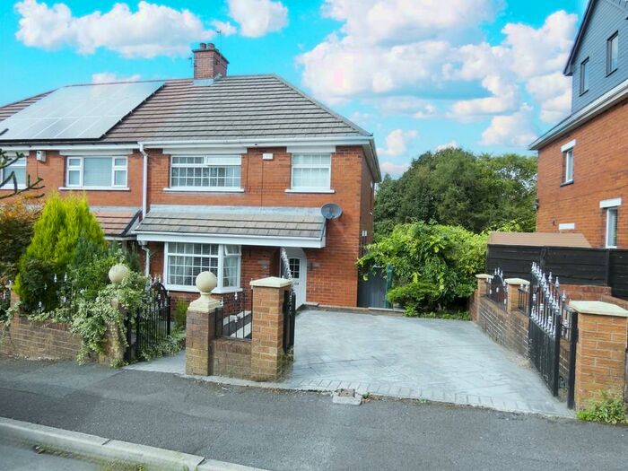 3 Bedroom Semi-Detached House To Rent In Lynmouth Avenue, Royton, OL2