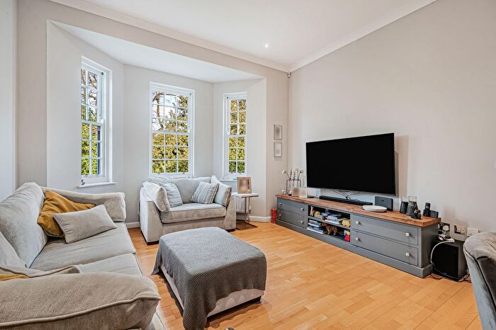 3 Bedroom Flat For Sale In Beningfield Drive, Napsbury Park, AL2