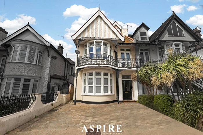 2 Bedroom Flat For Sale In Gloucester Terrace, Southend-On-Sea, SS1