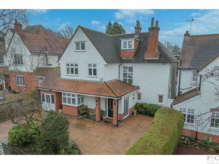 6 Bedroom Detached House For Sale In Meadowcourt Road, Leicester, LE2