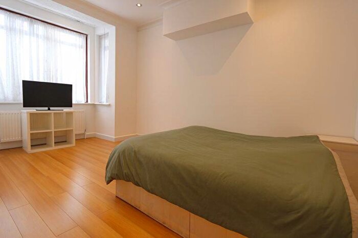5 Bedroom House To Rent In X Bedroom House With Hmo Licence - Wood Green, N22