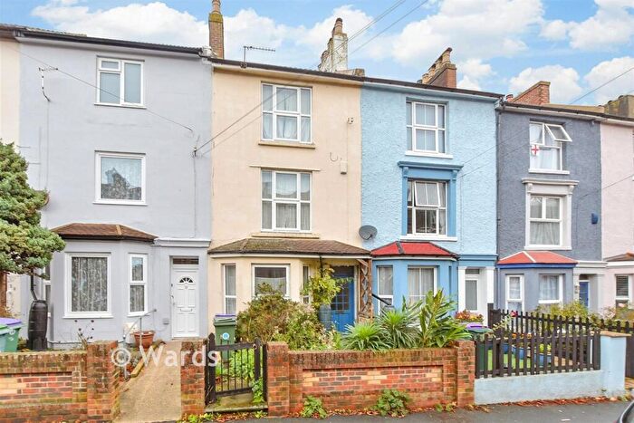 3 Bedroom Terraced House For Sale In Coolinge Road, Folkestone, Kent, CT20