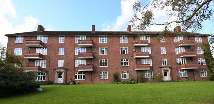 2 Bedroom Apartment To Rent In Stanborough Green, Welwyn Garden City, AL8