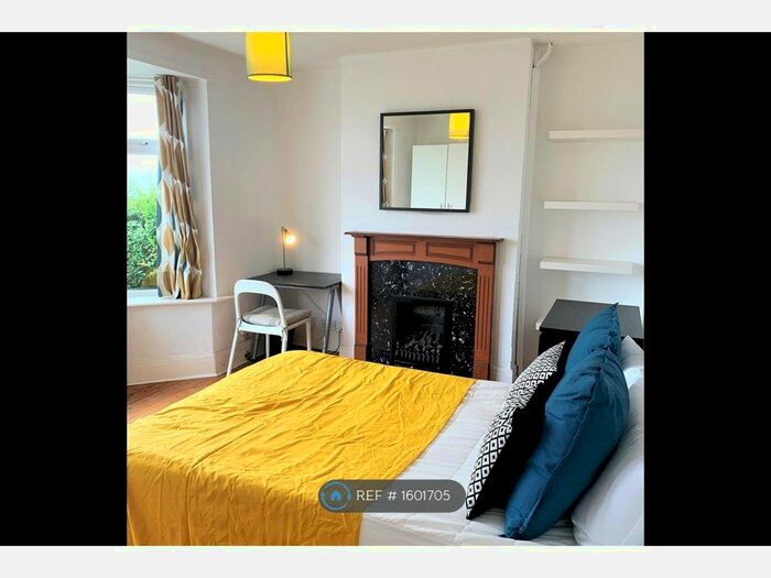 4 Bedroom Semi-Detached House To Rent In Nyetimber Hill, Brighton, BN2