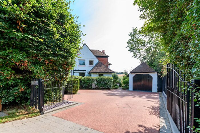 4 Bedroom Detached House For Sale In Gorse Hill, Farningham, Dartford, Kent, DA4