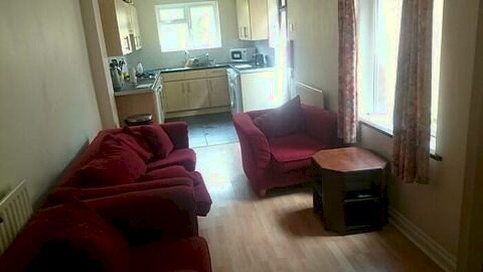 4 Bedroom House To Rent In Milton Road, Polygon, Southampton, SO15