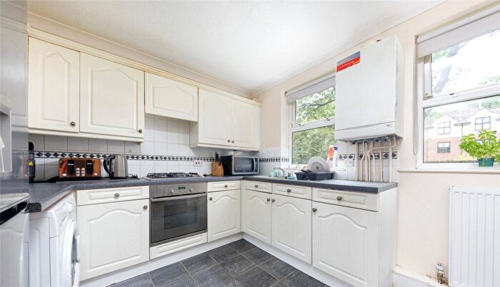 1 Bedroom Flat For Sale In Foxwood Green Close, Enfield, EN1