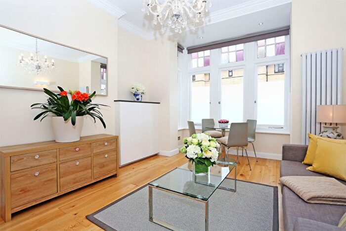 2 Bedroom Flat To Rent In Lime Grove, Shepherd's Bush, London, W12