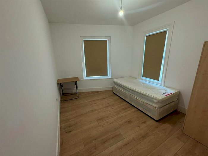 Studio To Rent In Upper Clapton Road, London, E5