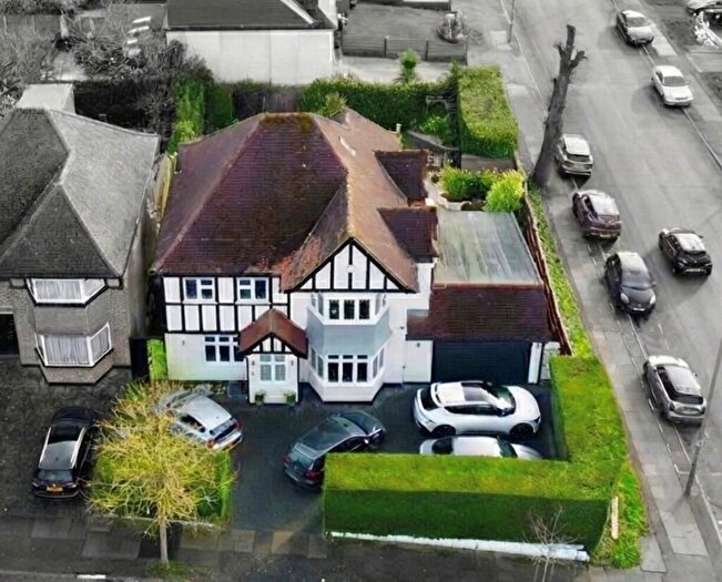 5 Bedroom Detached House For Sale In Hazel Gardens, Edgware, HA8