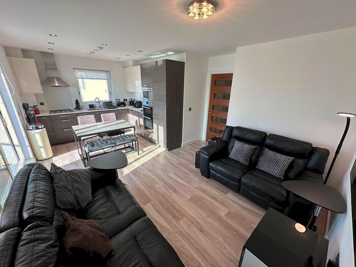 2 Bedroom Flat To Rent In Oakhill Grange, Aberdeen, AB15