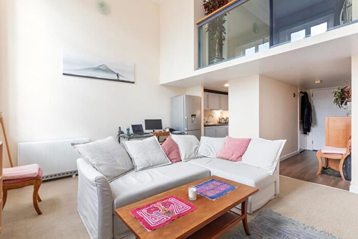 1 Bedroom Flat To Rent In St. Gabriels Manor, SE5