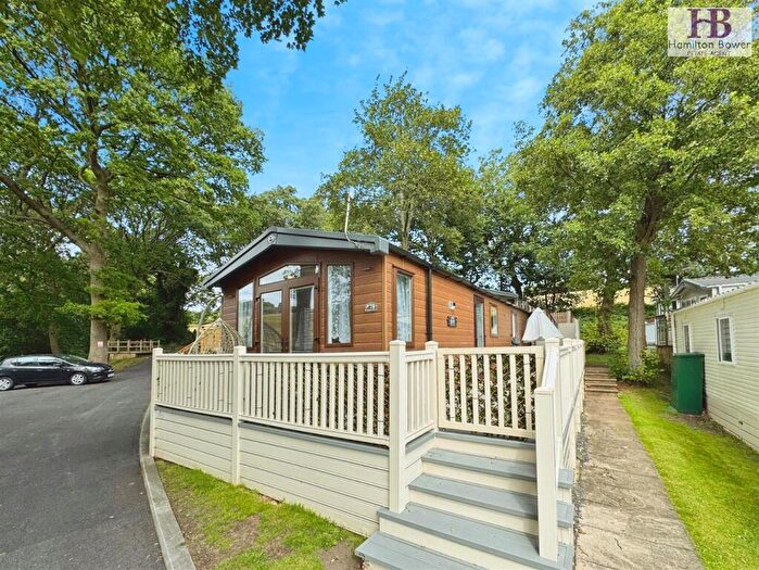 2 Bedroom Property For Sale In Mill Lane, Hawksworth, Leeds, LS20