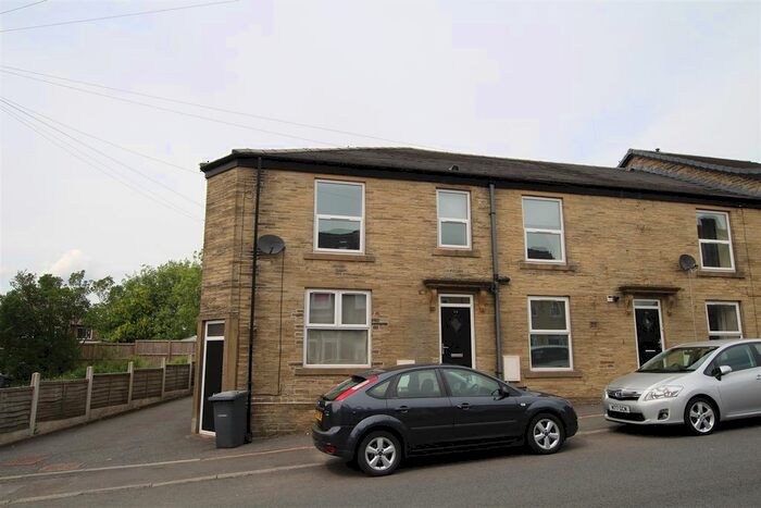 2 Bedroom Town House To Rent In Ford Hill, Queensbury, Bradford, BD13