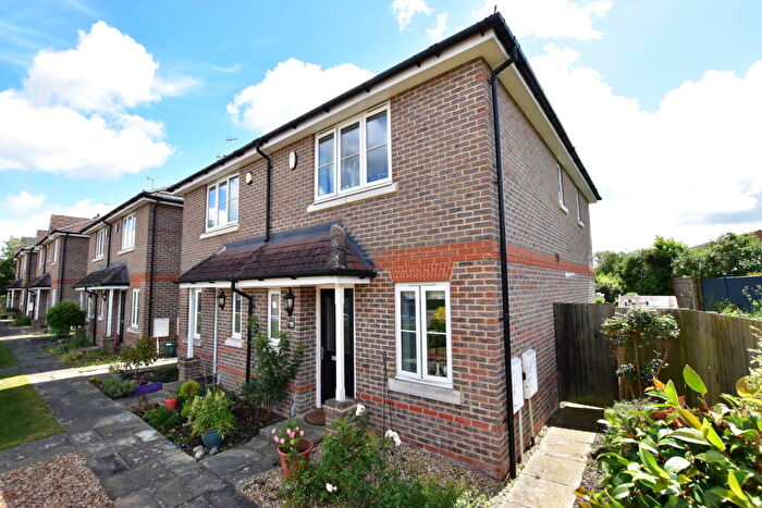 2 Bedroom Semi-Detached House For Sale In Jannetta Close, Aylesbury, HP20