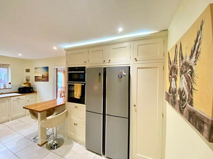 3 Bedroom Detached Bungalow For Sale In Stunning And Spacious Bungalow - Excellent Location, NG33