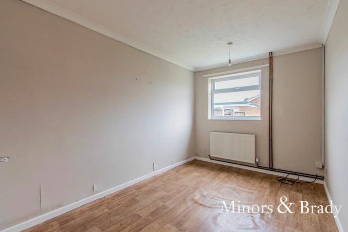 2 Bedroom Detached Bungalow For Sale In Hopton Gardens, Hopton, Great Yarmouth, NR31