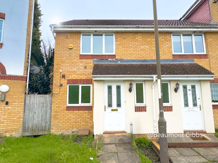 2 Bedroom End Of Terrace House To Rent In Hill View Drive, West Thamesmead, London, SE28