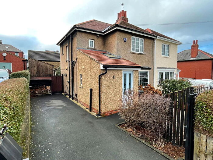 2 Bedroom Semi Detached House For Sale In Newlands Avenue, Clayton West, HD8