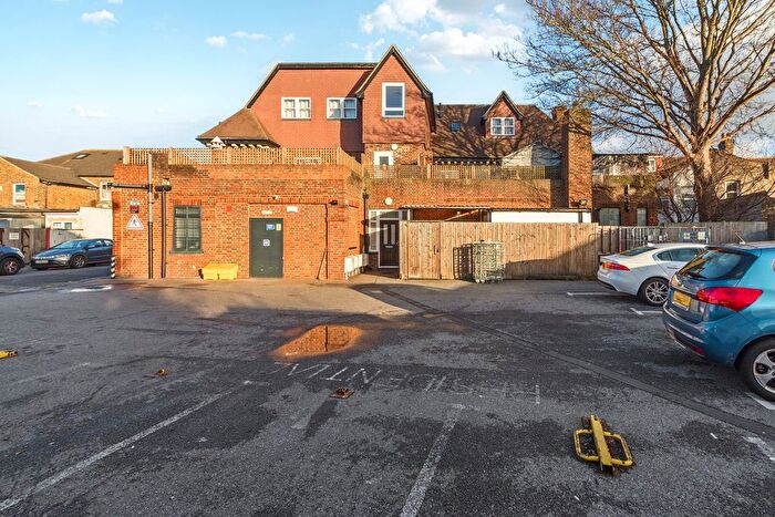 2 Bedroom Flat For Sale In Queens Road, Welling, DA16