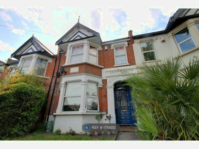 2 Bedroom Flat To Rent In Hale End Road, London, E4
