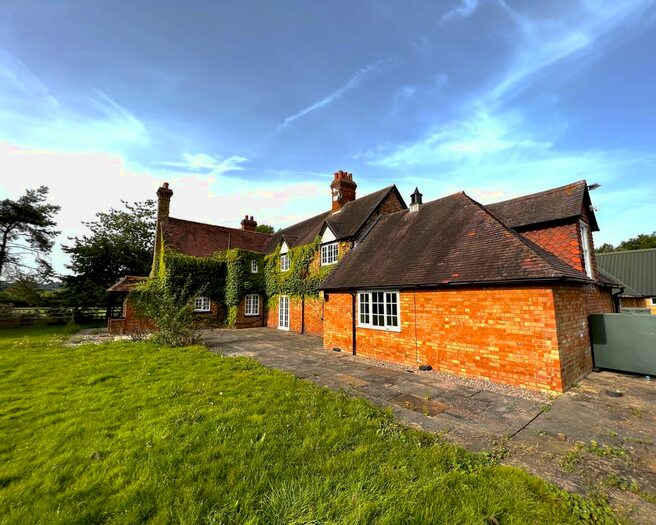 4 Bedroom Farmhouse To Rent In Manor Farm Lane, Ledburn, Leighton Buzzard, LU7
