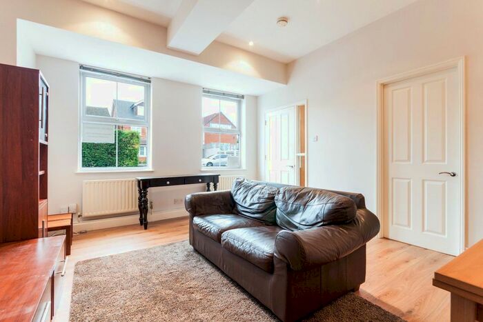 2 Bedroom Flat To Rent In Barkham Road, Wokingham, RG41