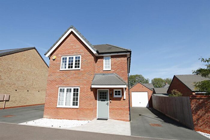 3 Bedroom Detached House For Sale In Beverley Gardens, Lower Stondon, SG16