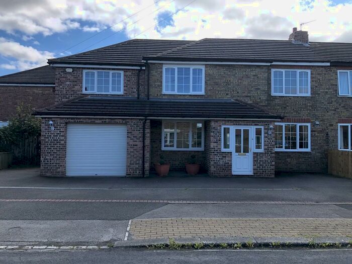 6 Bedroom Semi-Detached House To Rent In Kepier Crescent, Gilesgate, DH1