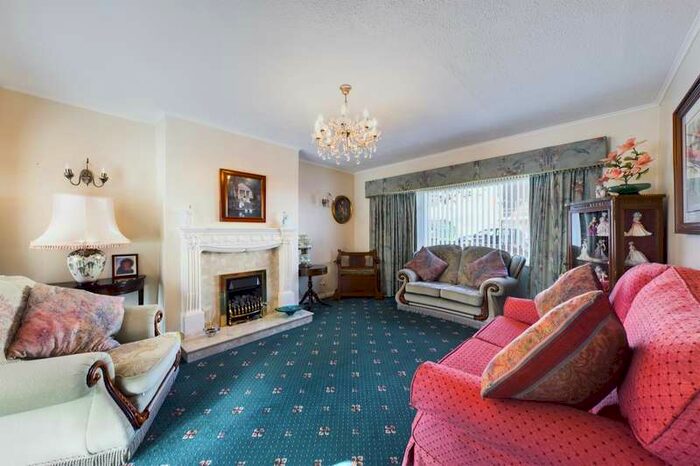 3 Bedroom Semi-Detached House For Sale In 25 Hopedene, Leam Lane, Gateshead, NE10