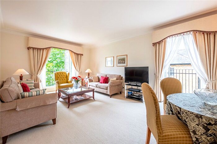 2 Bedroom Flat For Sale In Maple Lodge, Abbots Walk, Kensington Green, London, W8