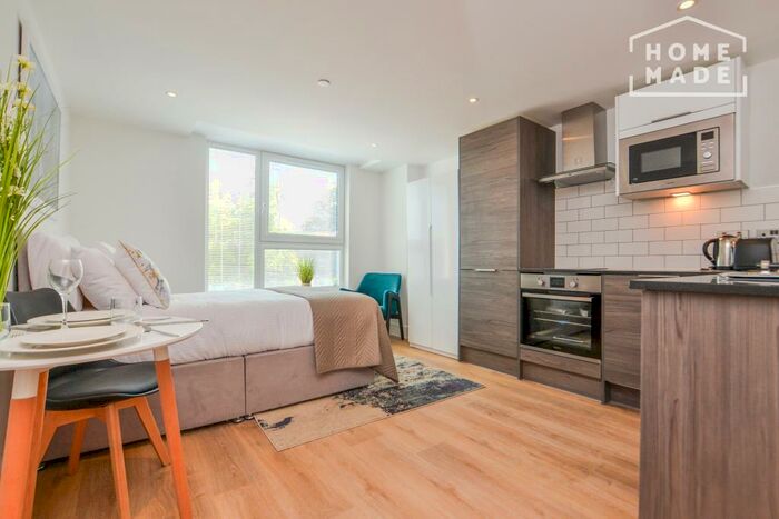 Studio To Rent In Avion Court, London Road, Crawley, RH10