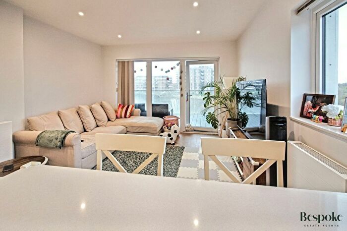 2 Bedroom Flat For Sale In Champlain Street, Reading, RG2