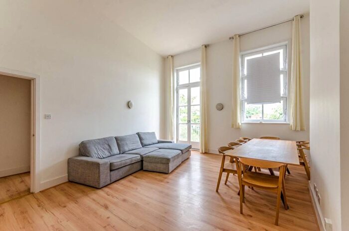 2 Bedroom Flat To Rent In York Way, Islington, London, N1