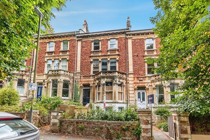 2 Bedroom Flat For Sale In Hanbury Road, Bristol, BS8