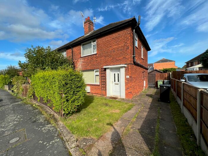 3 Bedroom Semi-Detached House To Rent In Buckminster Gardens, Grantham, Grantham, NG31