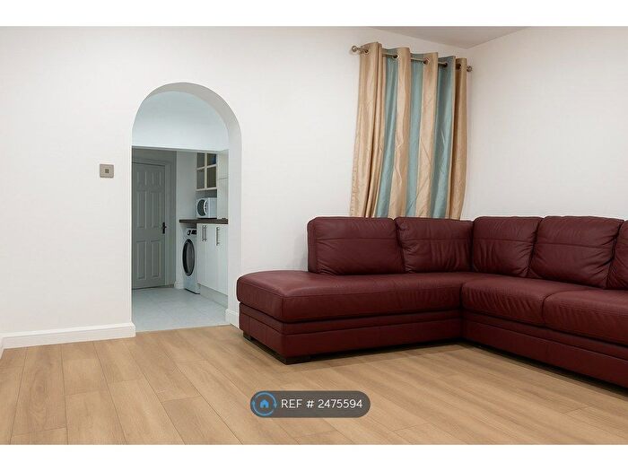 4 Bedroom Terraced House To Rent In Myrtle Road, Hounslow, TW3