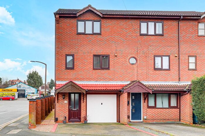 3 Bedroom End Of Terrace House For Sale In Harberton Close, Redhill, NG5