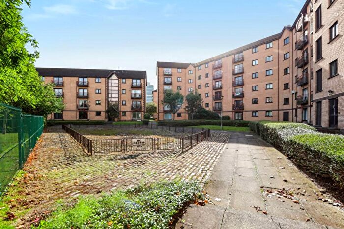 3 Bedroom Flat For Sale In Flat, Riverview Place, Glasgow, G5