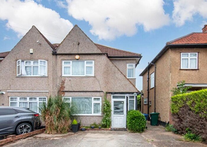 4 Bedroom Semi Detached House For Sale In Orchard Crescent, Edgware, HA8