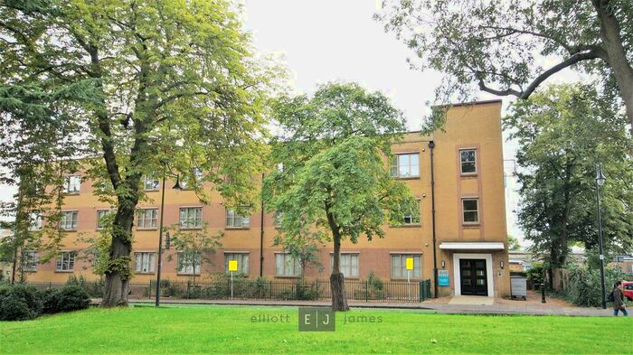 1 Bedroom Flat To Rent In Charteris Road, Woodford Green, IG8