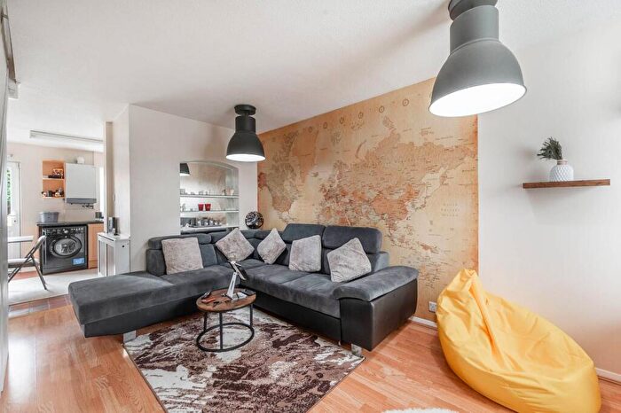 2 Bedroom Maisonette To Rent In Allonby Drive, Ruislip, HA4