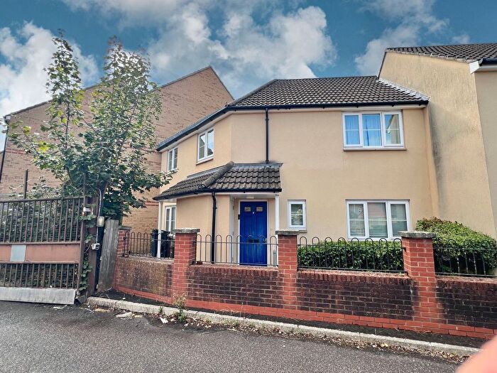 2 Bedroom Flat For Sale In Pollards Way, Taunton - No Chain!, TA1
